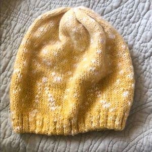 Brand new yellow ombré knitted beanie